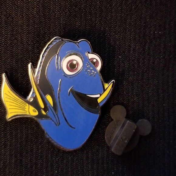 Disney Pin Finding Nemo Dory 2016 DMC Movie Club Exclusive VIP Pin #60 116268 - Picture 5 of 5